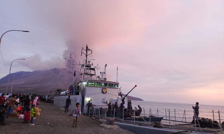 KRI Kakap 811 tiba di dermaga bohoi kecamatan Tagulandang kepulauan Sitaro.